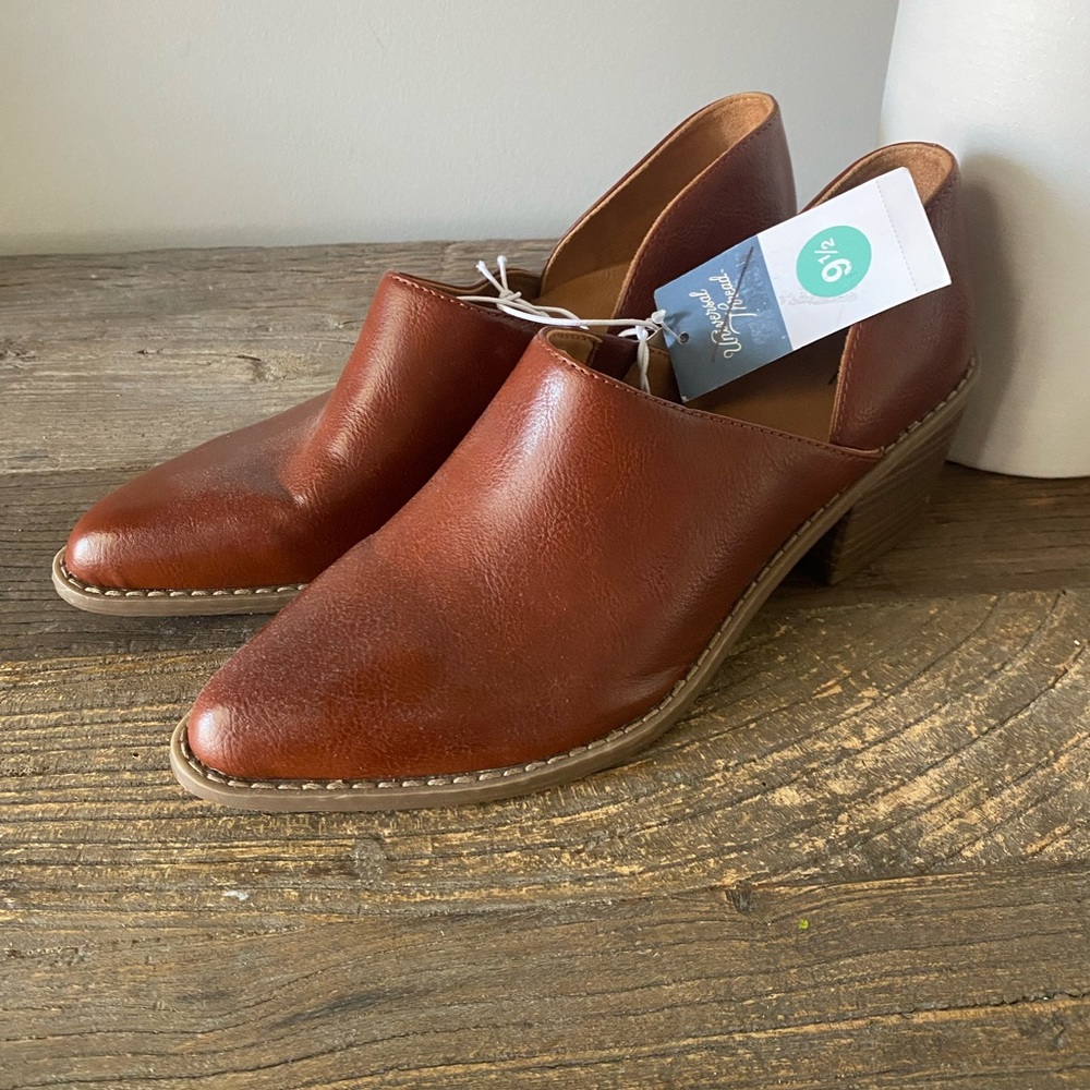 NEW WITH TAG universal thread bootie